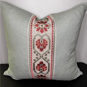 2 Embroidered Decorative Pillow